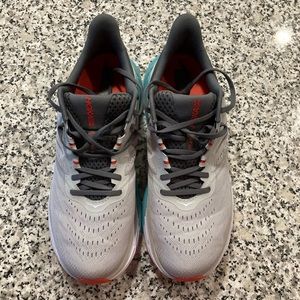 Hoka One One Arahi 5